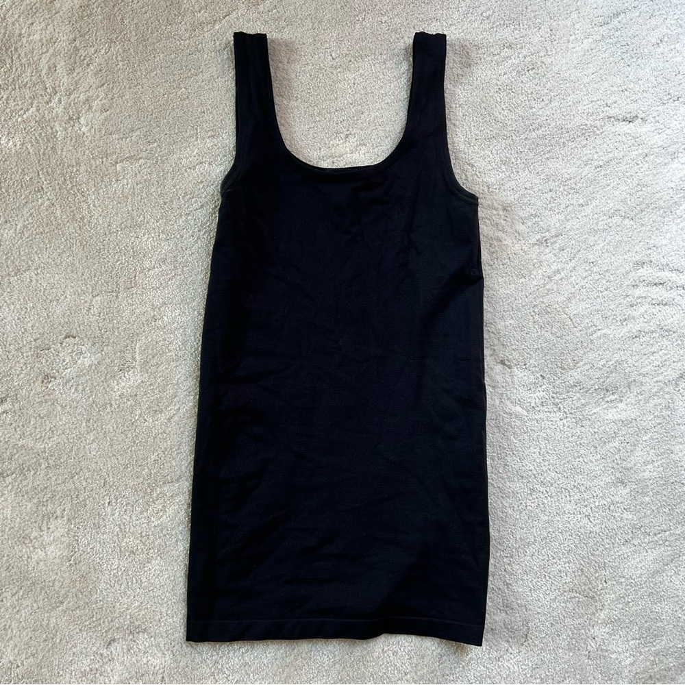 ⚡️⚡️PRICE DROP⚡️⚡️ Theory stretchy tank top